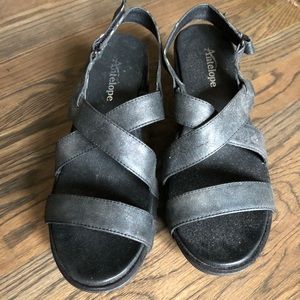 Antelope black sandal